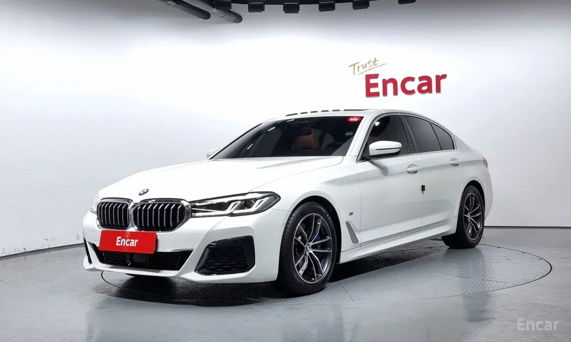 BMW 5 Series (G30) 520 M Sport — фото из материалов МАСС АВТО ЗАКАЗ