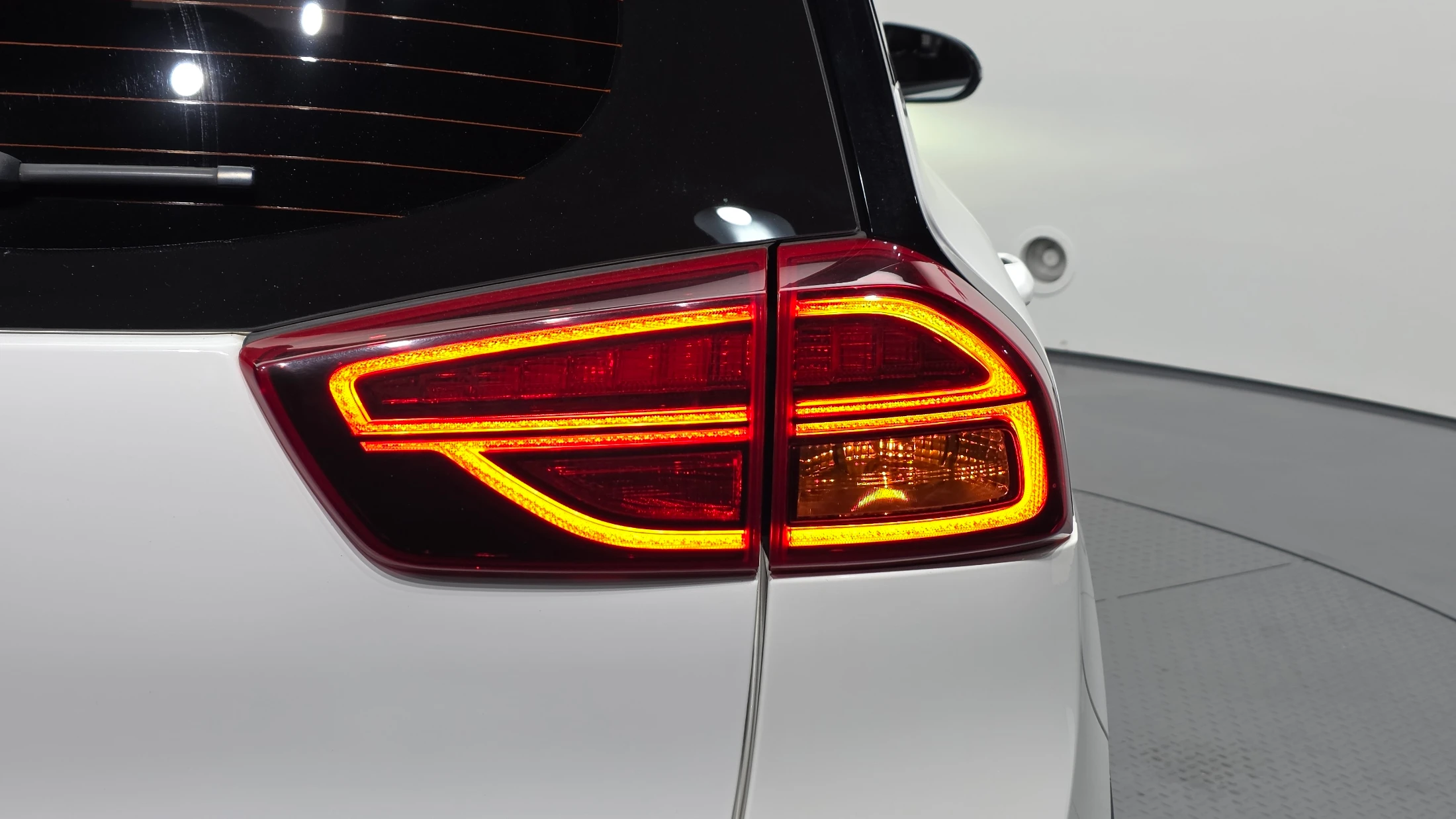 Kia Niro Plus, 2022 — фото 23