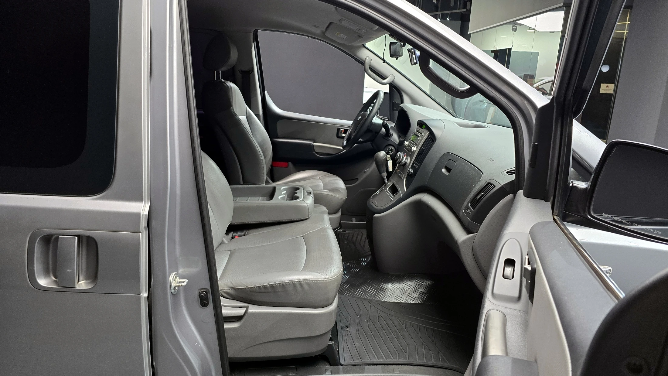 Hyundai Starex Grand Starex, 2012 — фото 10