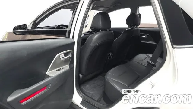 Kia Niro Plus, 2022 — фото 26