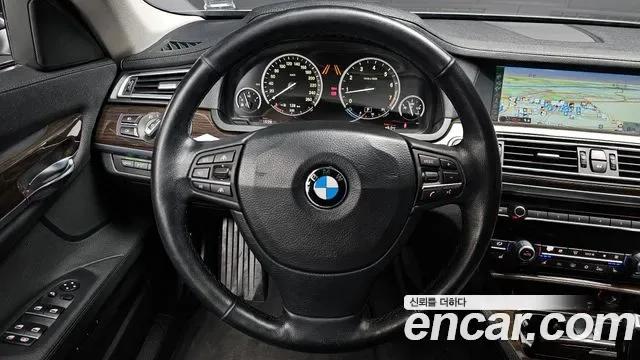 BMW 7-Series F01, 2011 — фото 13