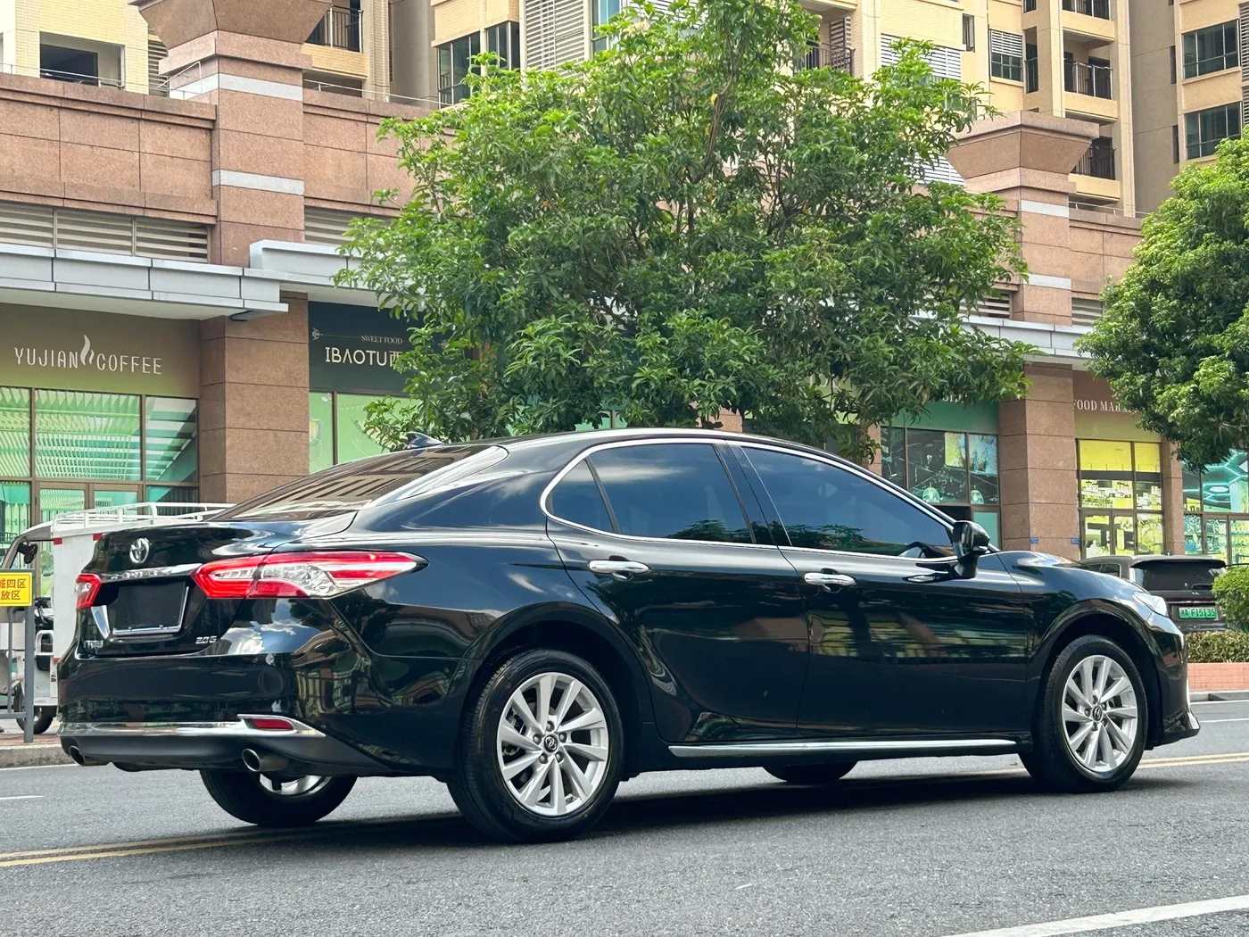 Toyota Camry, 2023 — фото 4