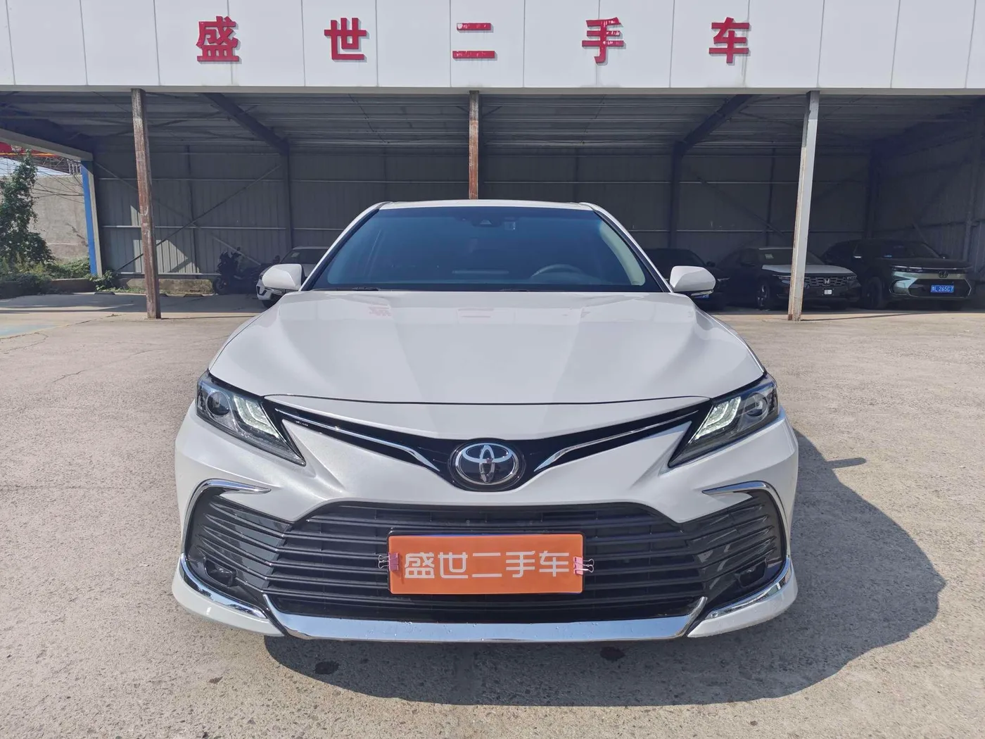 Toyota Camry, 2023 — фото 2