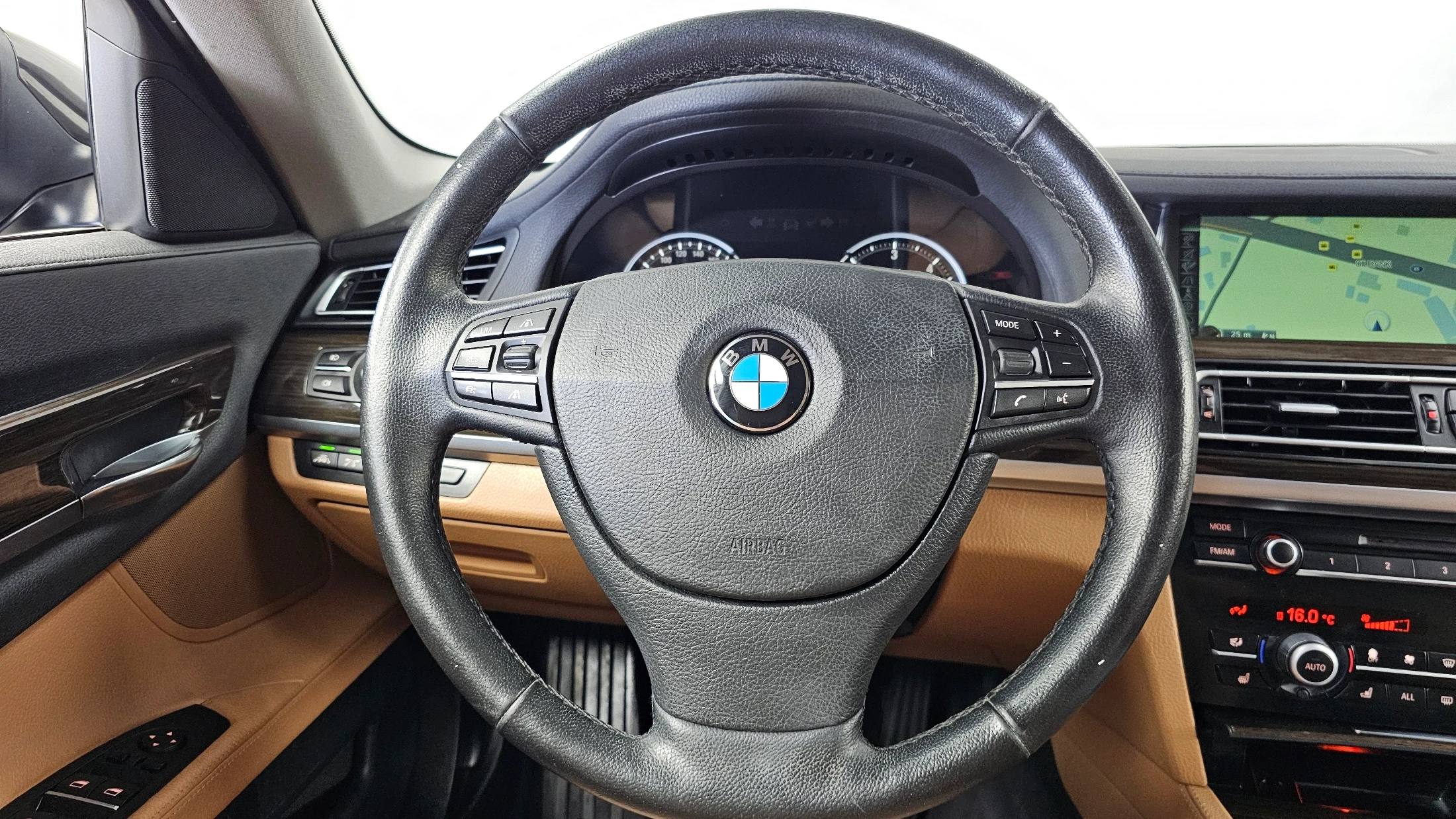BMW 7-Series F01, 2012 — фото 13