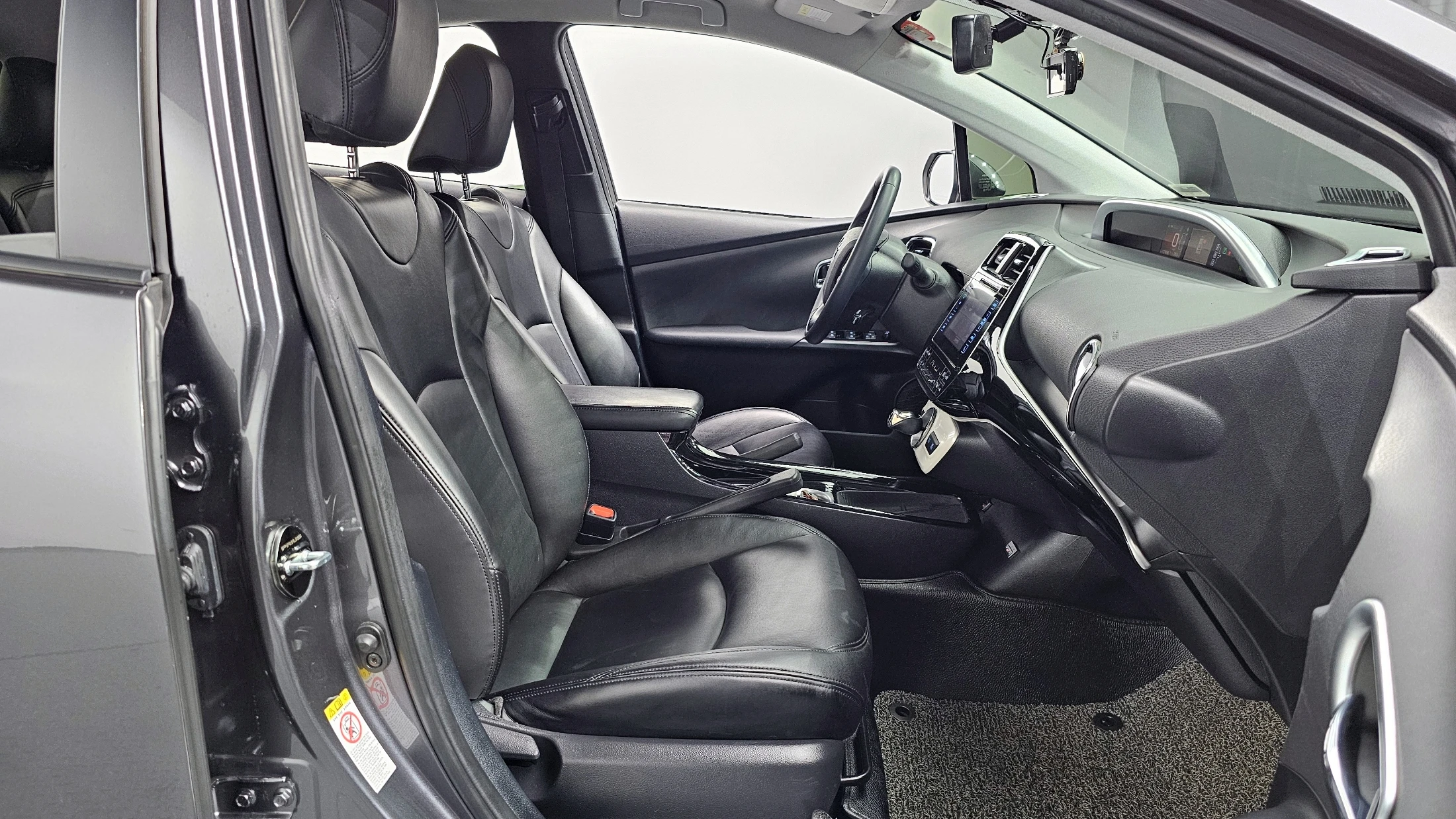 Toyota Prius, 2018 — фото 10