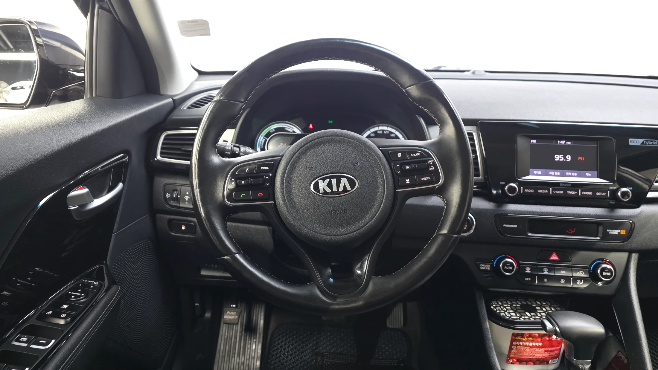 Kia Niro, 2017 — фото 12