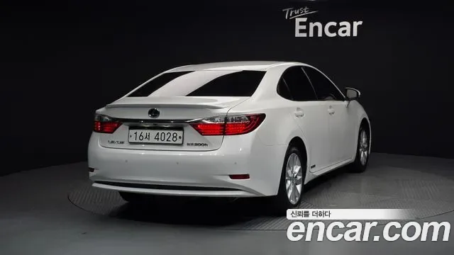 Lexus Es ES300h, 2013 — фото 2