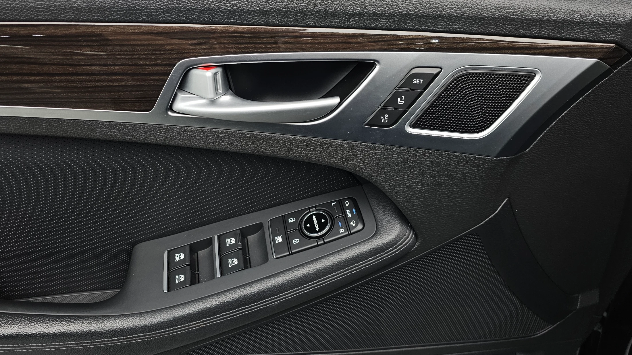 Genesis G80, 2017 — фото 18