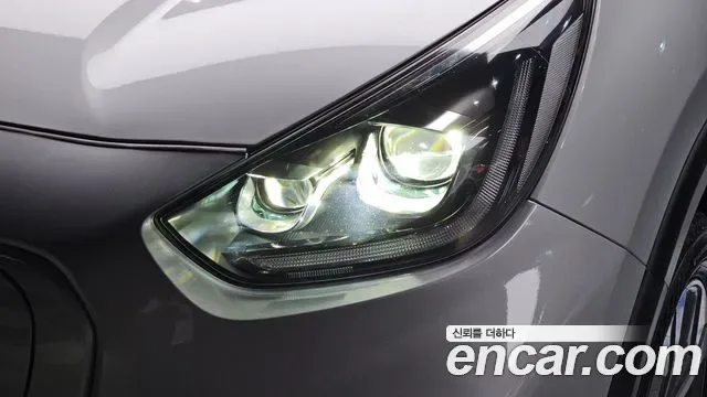 Kia Niro Plus, 2022 — фото 23