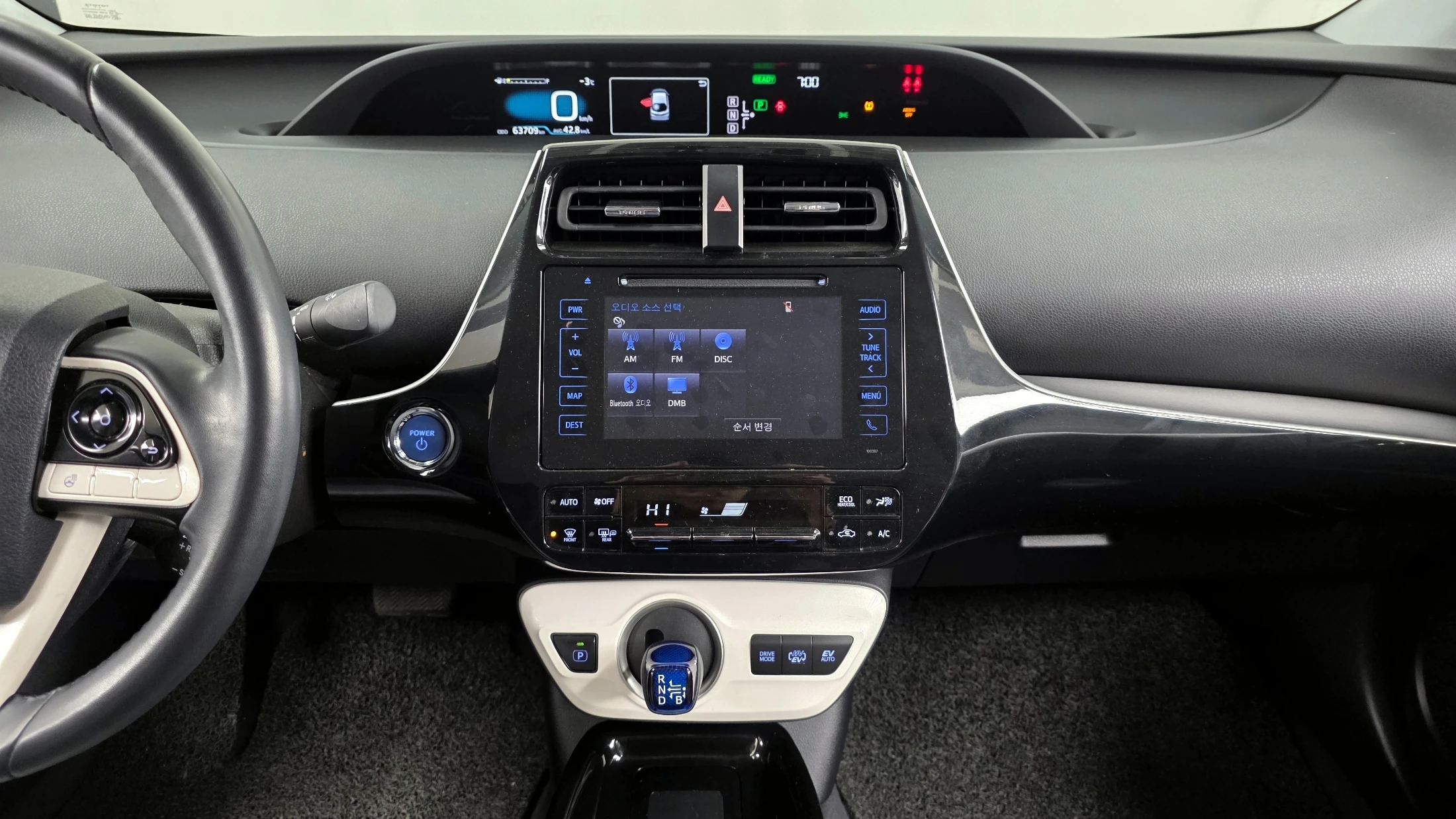 Toyota Prius Prime, 2018 — фото 14