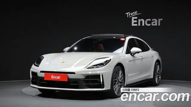 Porsche Panamera 976