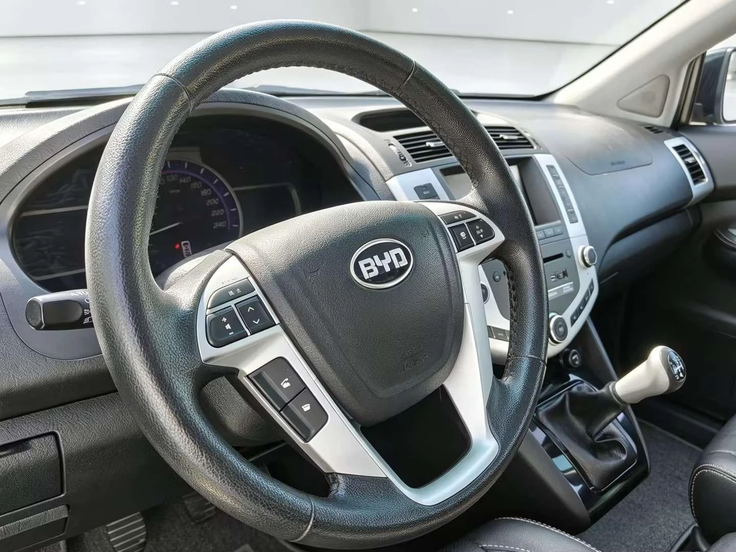 BYD S6, 2014 — фото 12