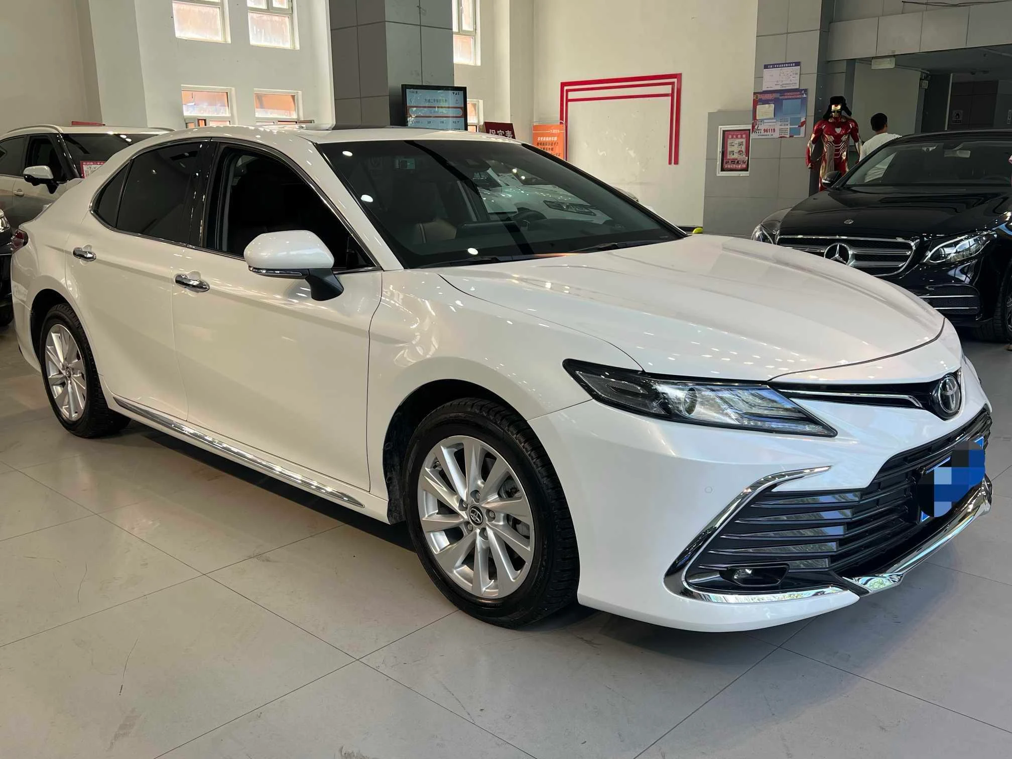 Toyota Camry, 2023 — фото 2