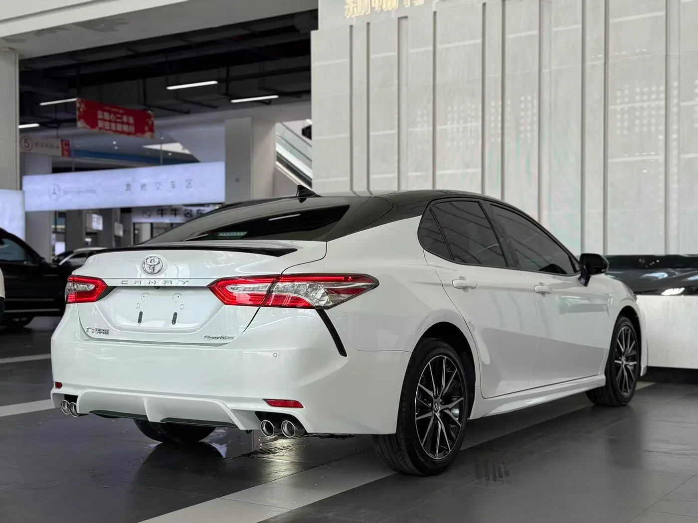 Toyota Camry, 2023 — фото 11