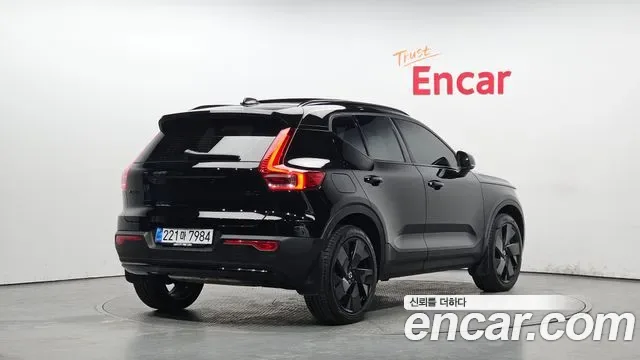 Volvo Xc40, 2025 — фото 2