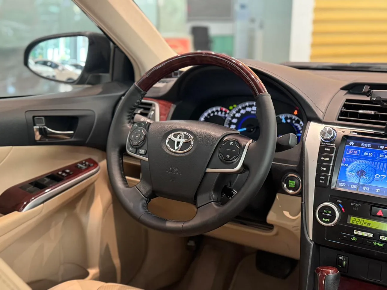 Toyota Camry, 2012 — фото 14