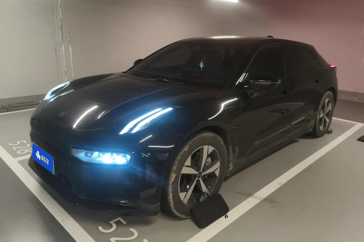 ZEEKR 001
