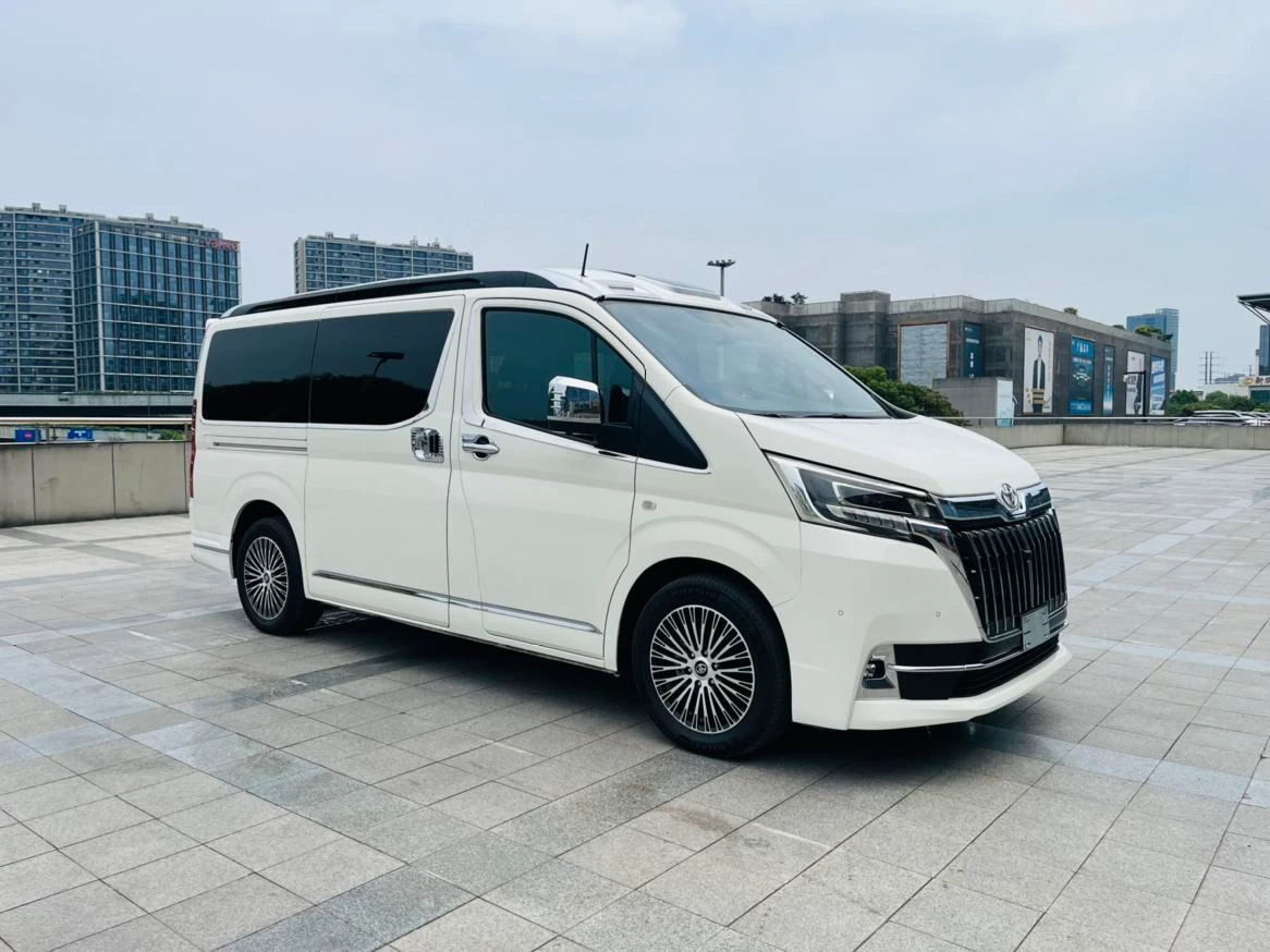 Toyota Hiace, 2025 — фото 2
