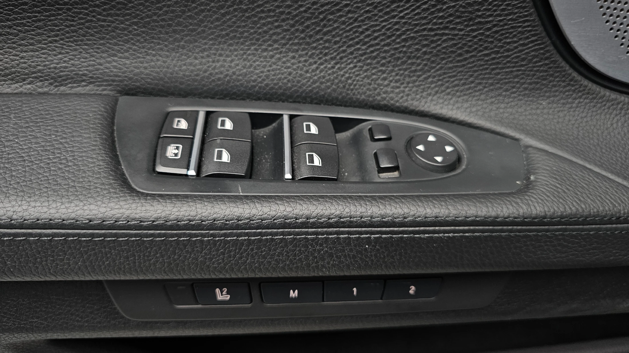 BMW 7-Series F01, 2013 — фото 19