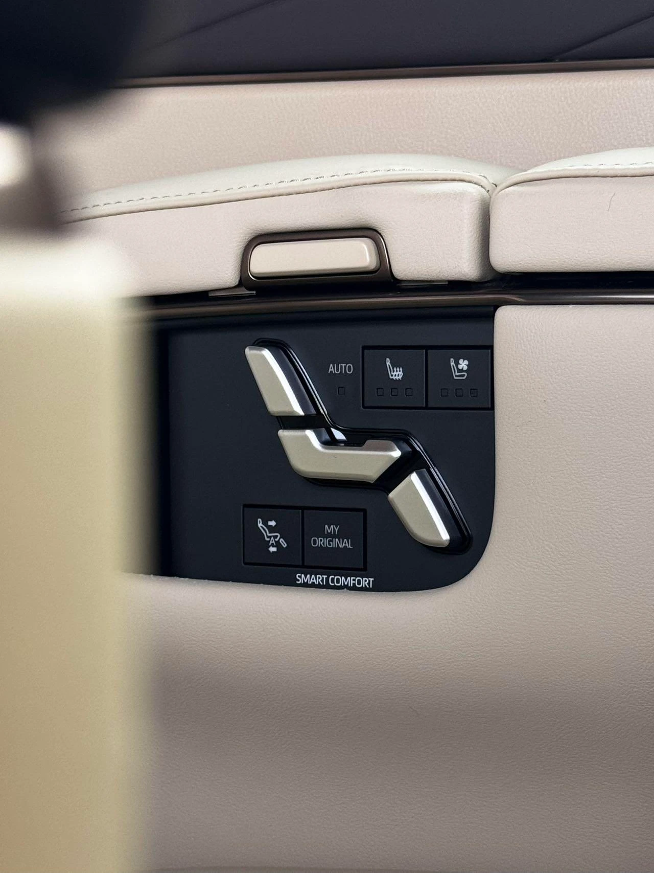 Toyota Elfa, 2027 — фото 11