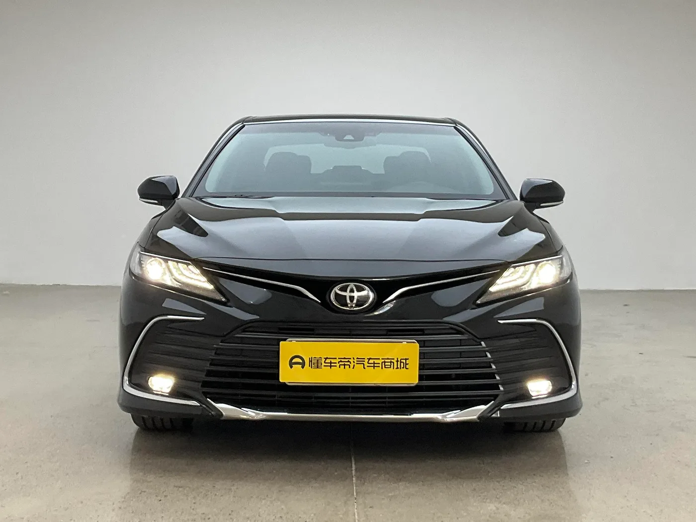 Toyota Camry, 2023 — фото 2