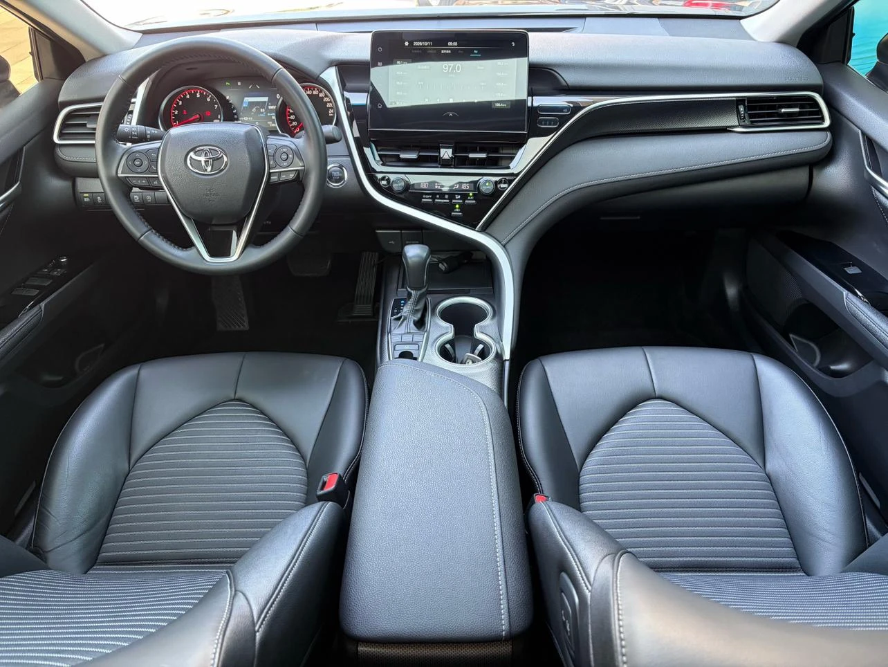 Toyota Camry, 2023 — фото 15