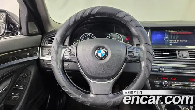 BMW 5-Series F10, 2013 — фото 13