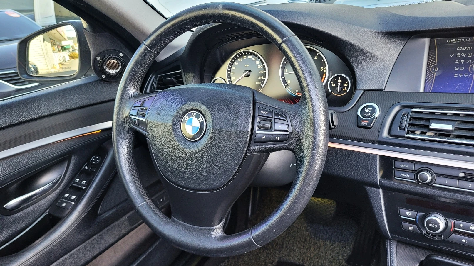 BMW 5-Series F10, 2012 — фото 10