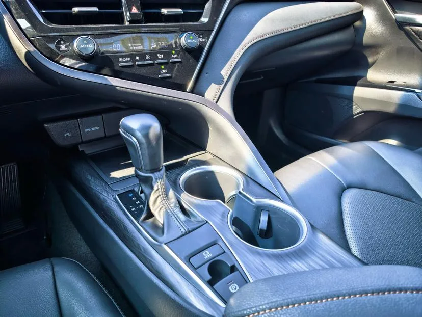 Toyota Camry, 2023 — фото 20