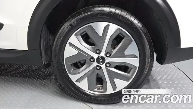 Kia Niro Plus, 2022 — фото 21