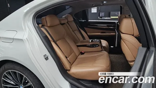 BMW 7-Series F01, 2013 — фото 11