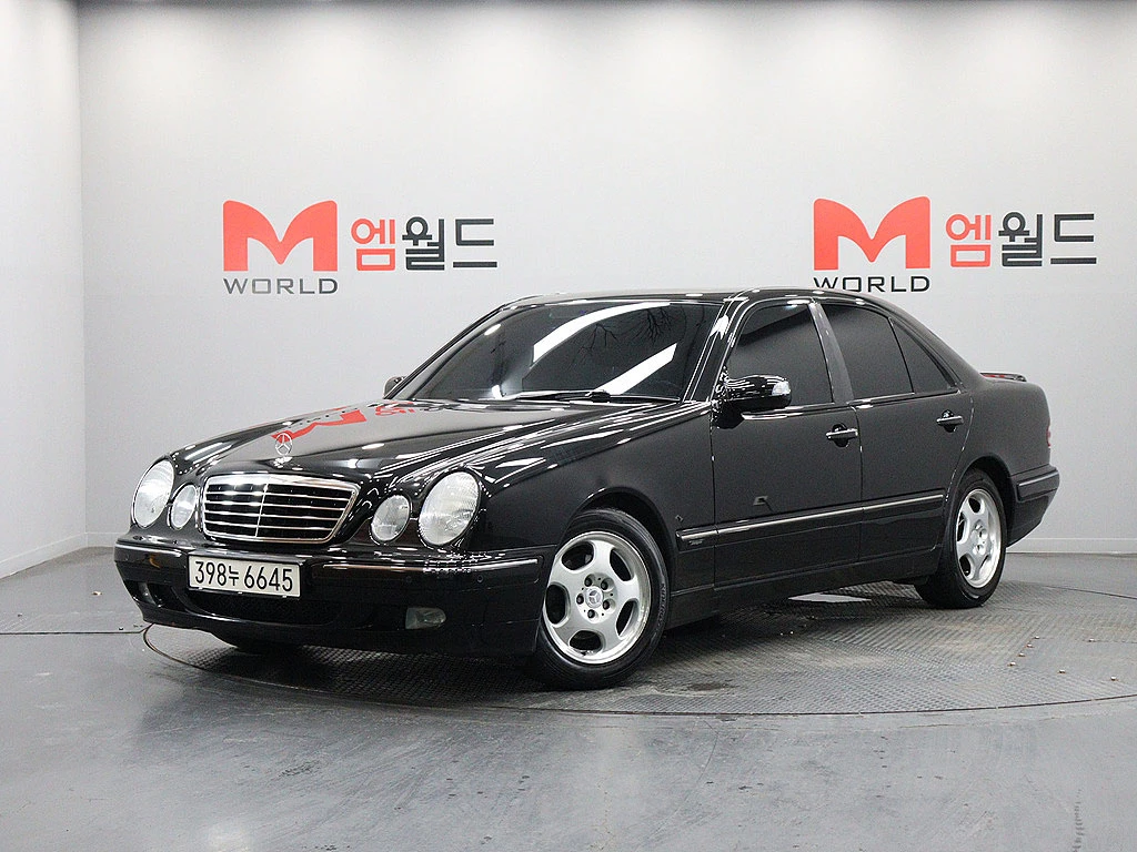 Mercedes-Benz E-Class W210