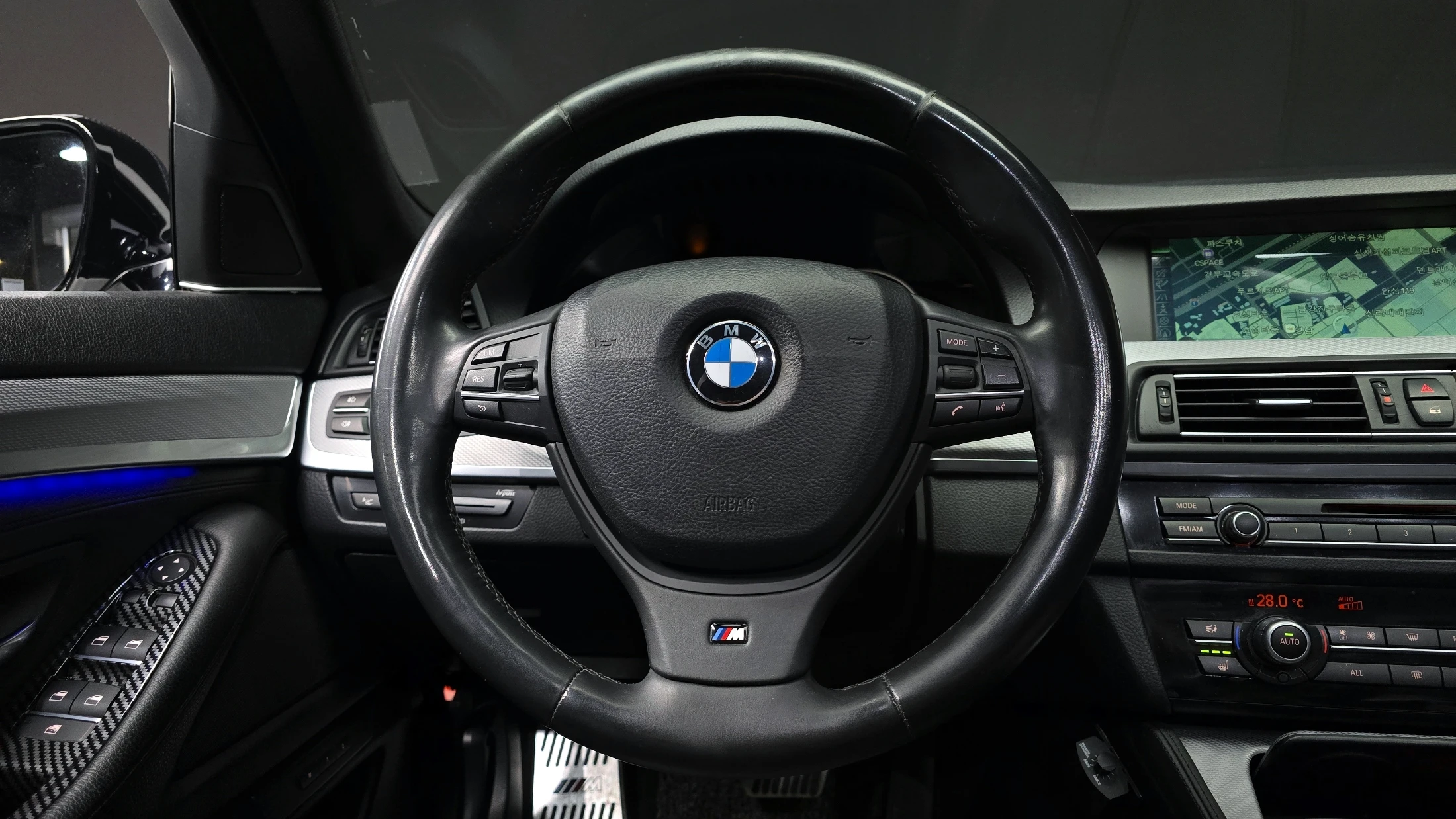 BMW 5-Series F10, 2013 — фото 13