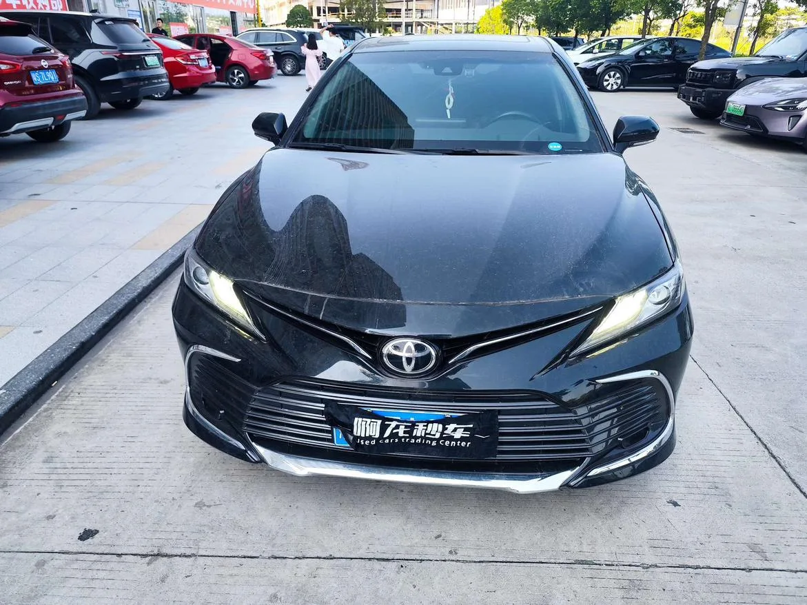 Toyota Camry, 2023 — фото 2