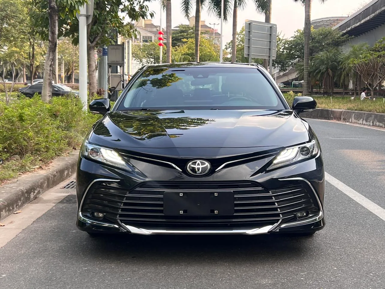 Toyota Camry, 2023 — фото 2