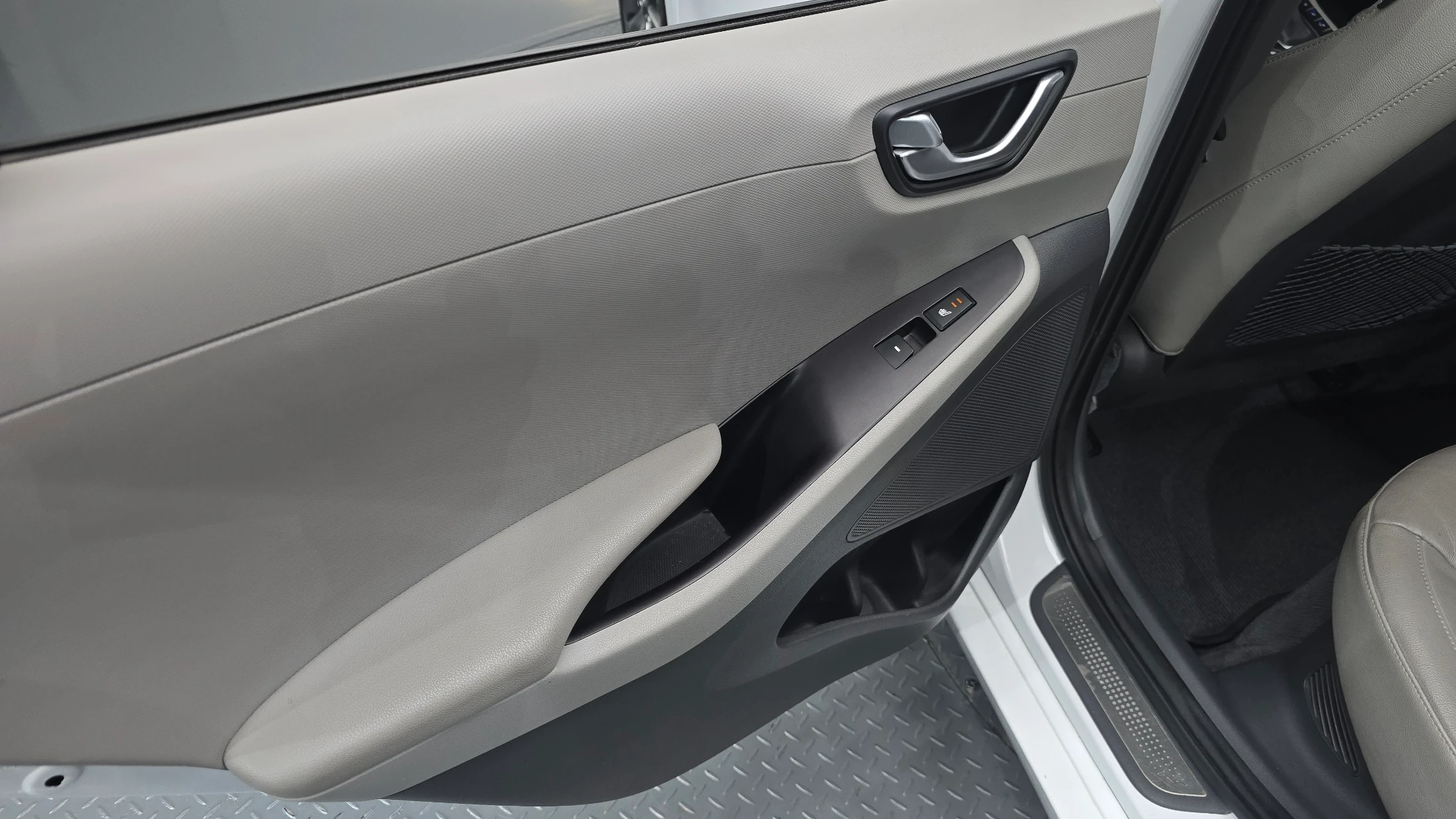 Hyundai Ioniq Ionic Hybrid, 2016 — фото 26