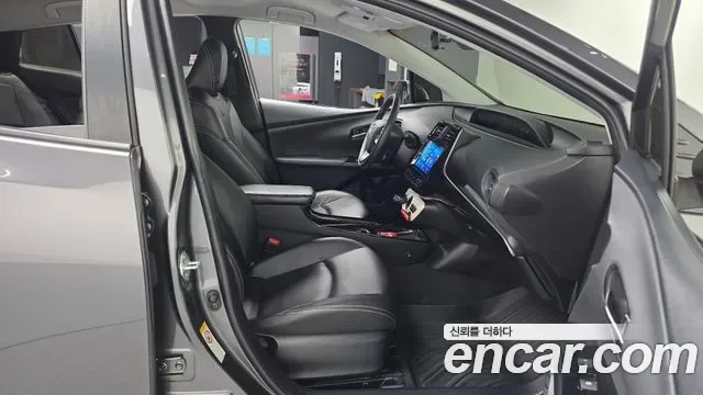 Toyota Prius, 2016 — фото 11