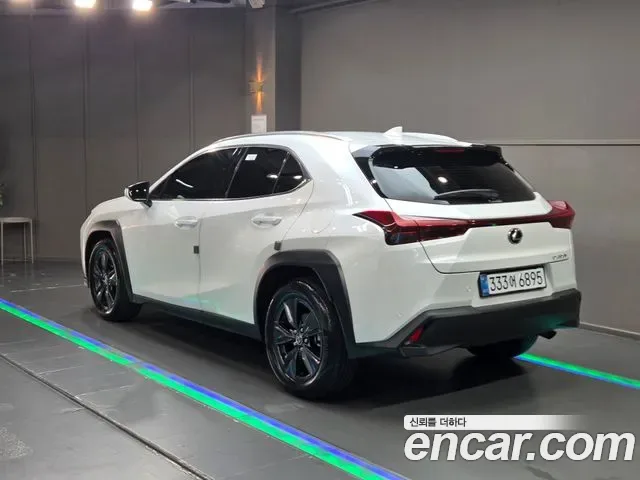 Lexus Ux UX300h, 2025 — фото 4