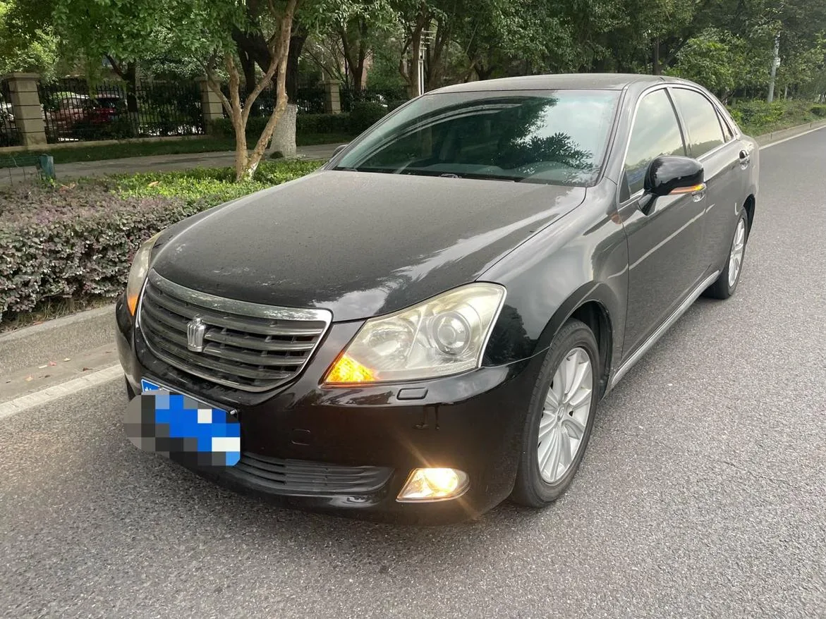 Toyota crown