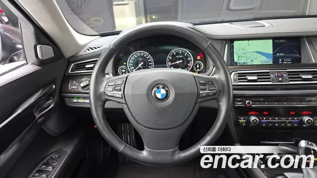 BMW 7-Series F01, 2013 — фото 13