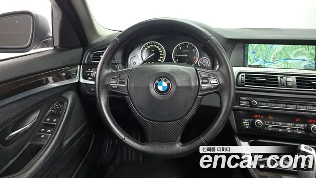 BMW 5-Series F10, 2011 — фото 12