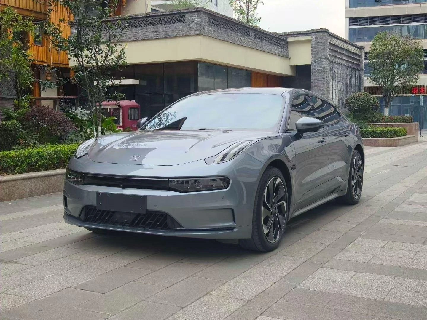 ZEEKR 001