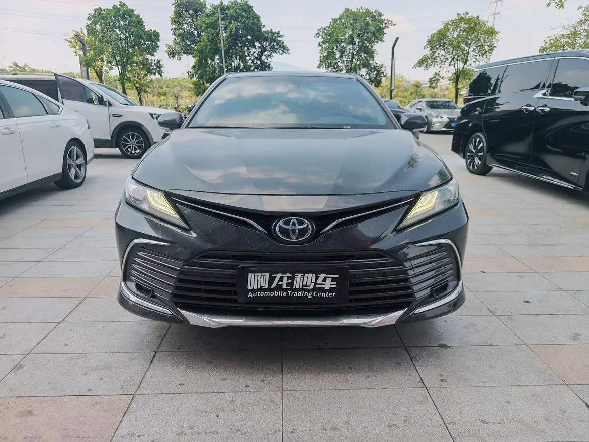 Toyota Camry, 2023 — фото 2