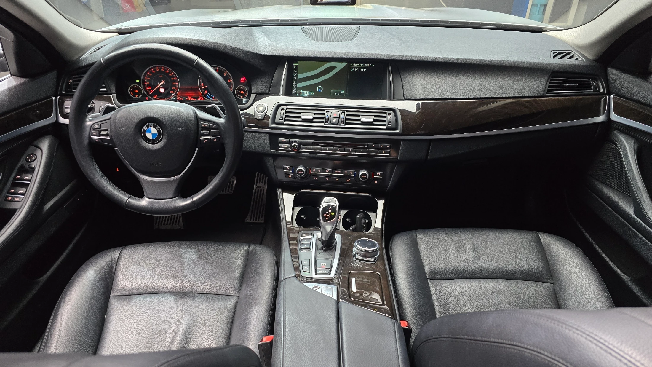 BMW 5-Series F10, 2014 — фото 7