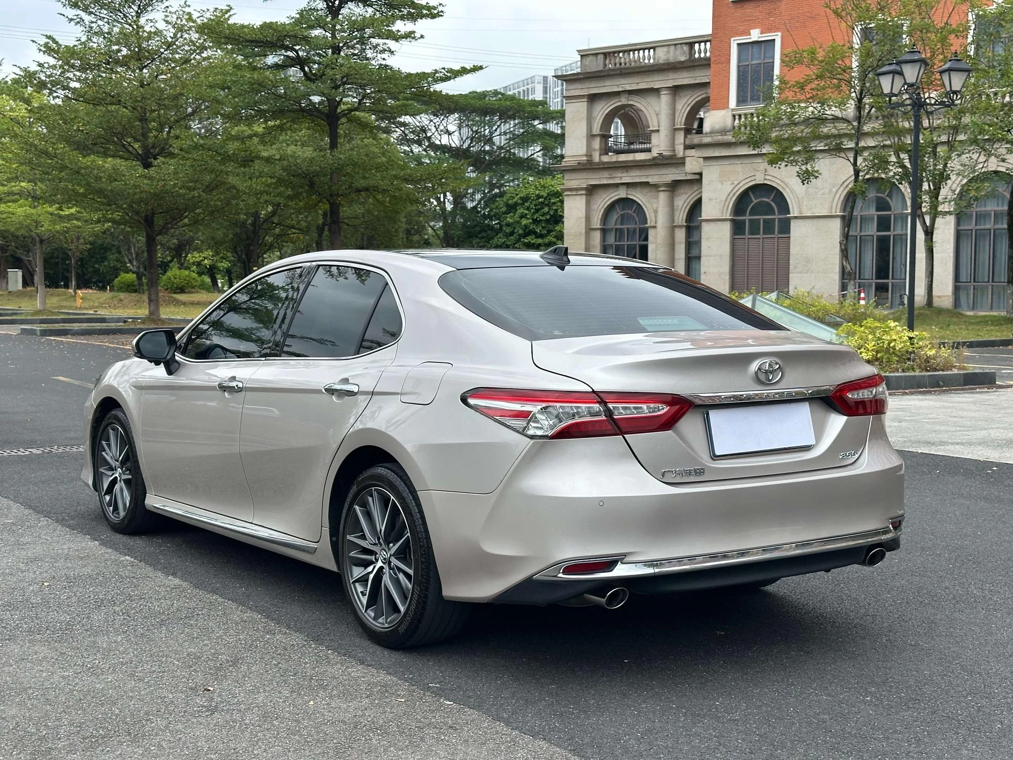 Toyota Camry, 2023 — фото 16