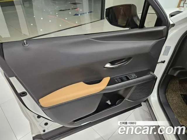 Lexus Ux UX300h, 2025 — фото 14