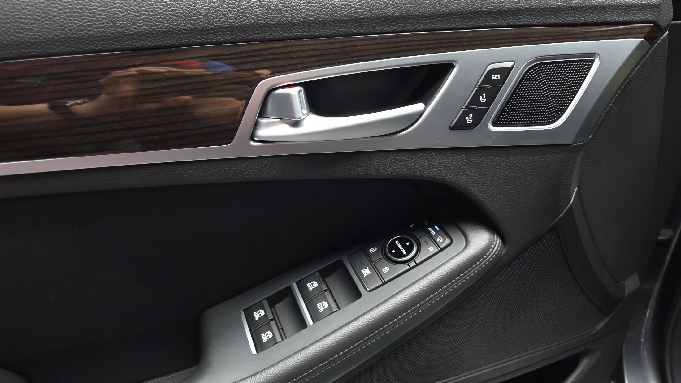 Genesis G80, 2017 — фото 30