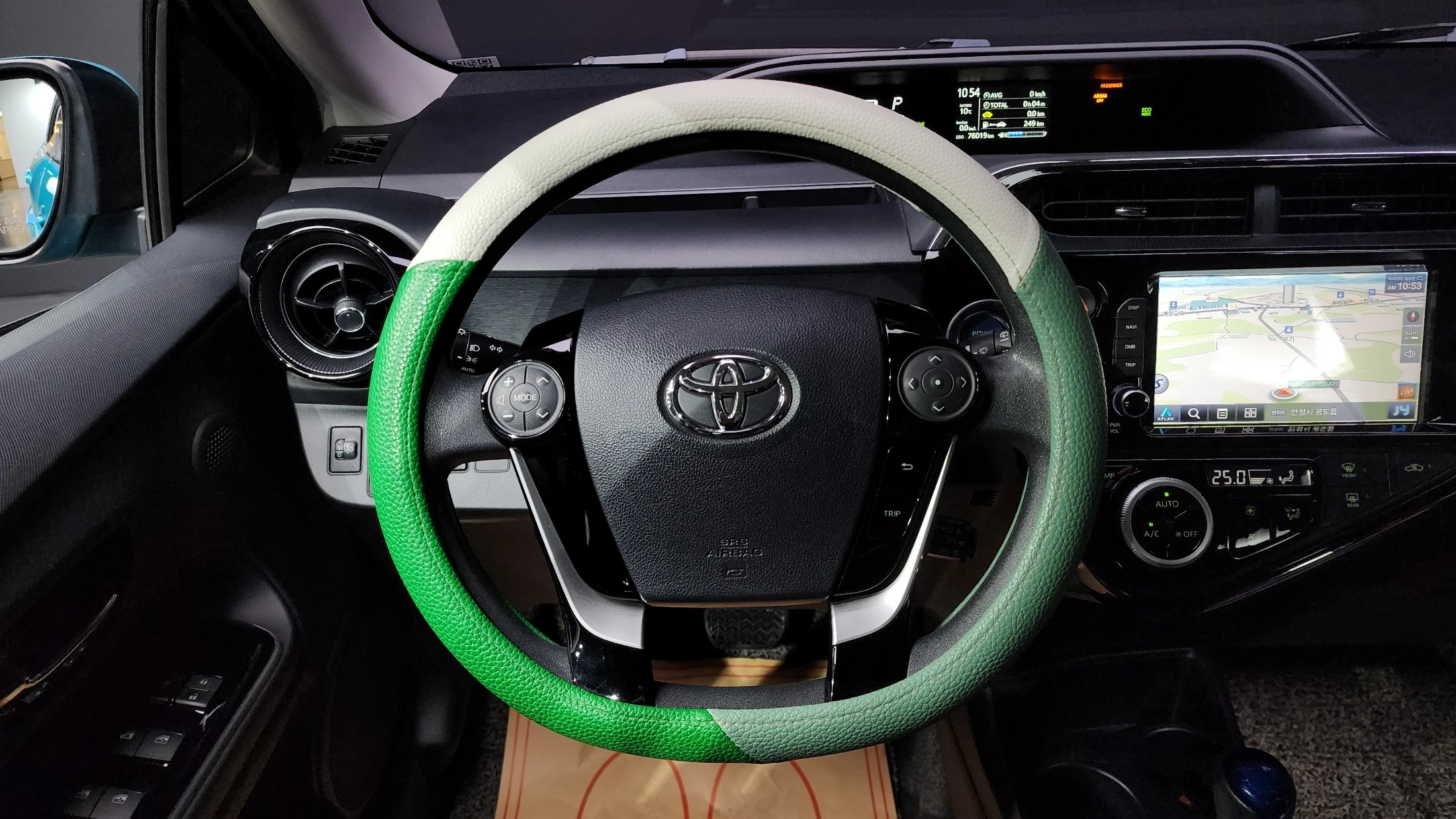 Toyota Prius C, 2018 — фото 16