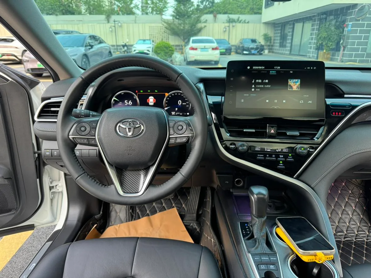 Toyota Camry, 2023 — фото 14