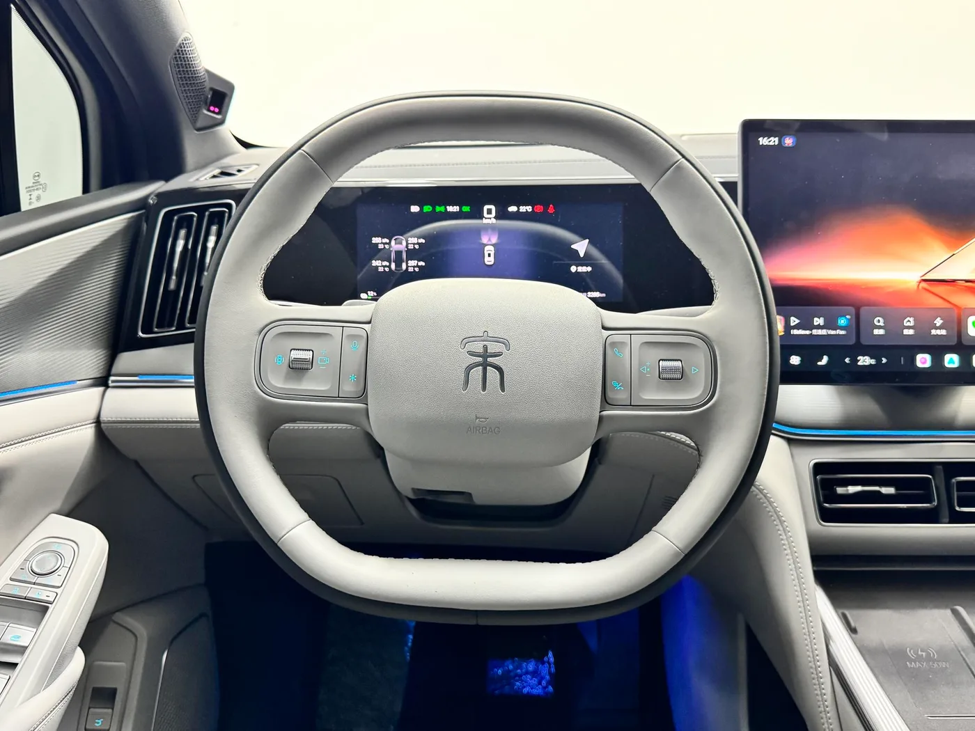 BYD Song Ultra DM, 2026 — фото 11